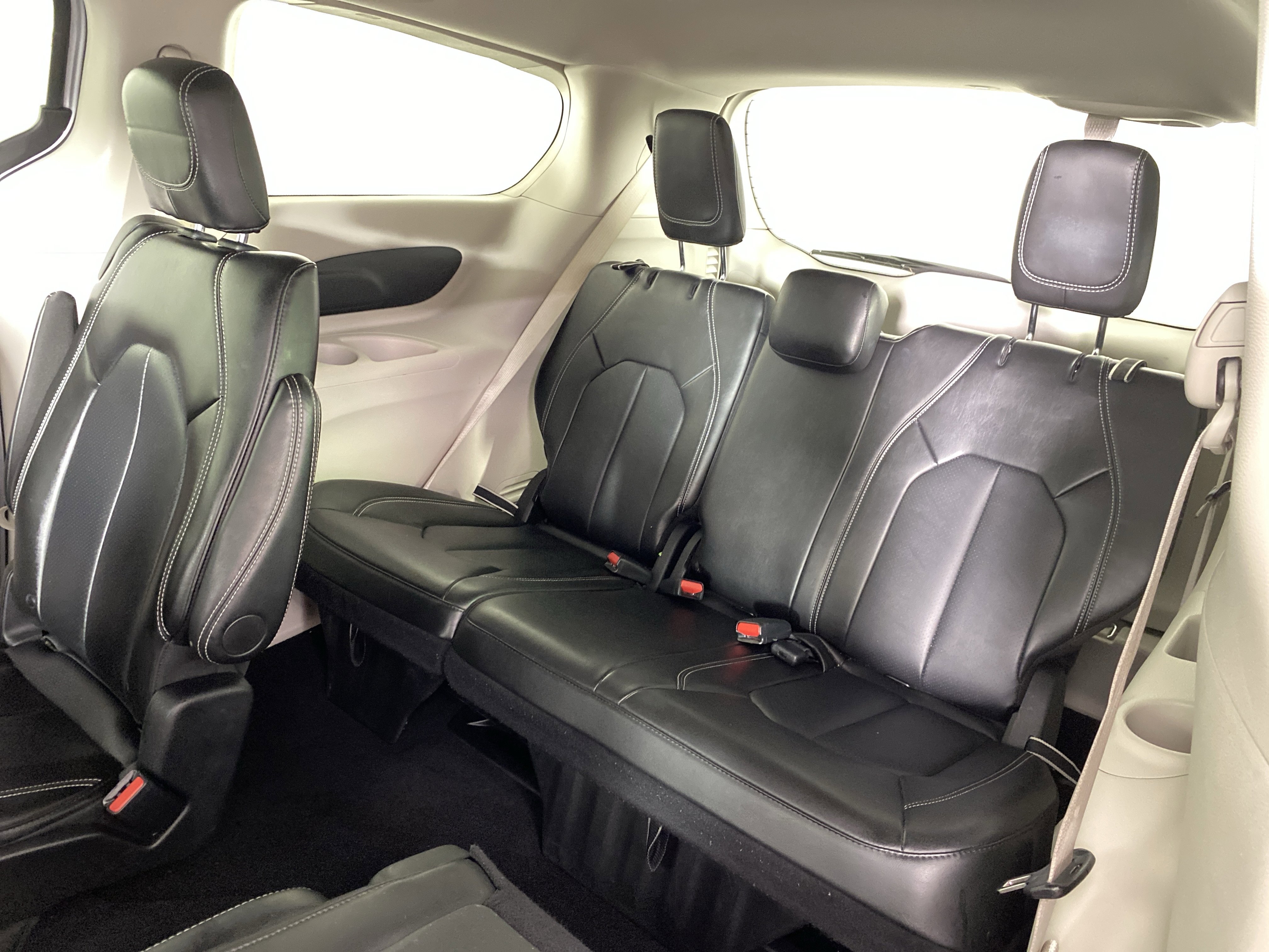 Used 2024 Chrysler Pacifica Touring-L image 33