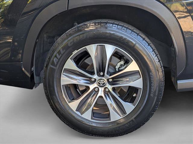 Used 2020 Toyota Highlander XLE image 25