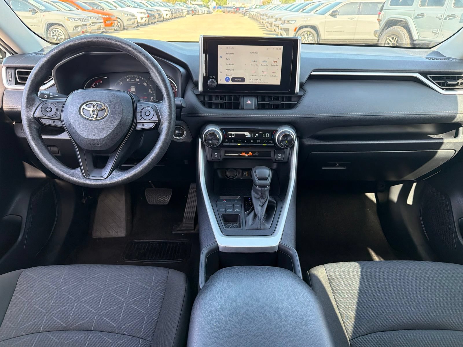 Used 2025 Toyota RAV4 XLE AWD/4WD image 19