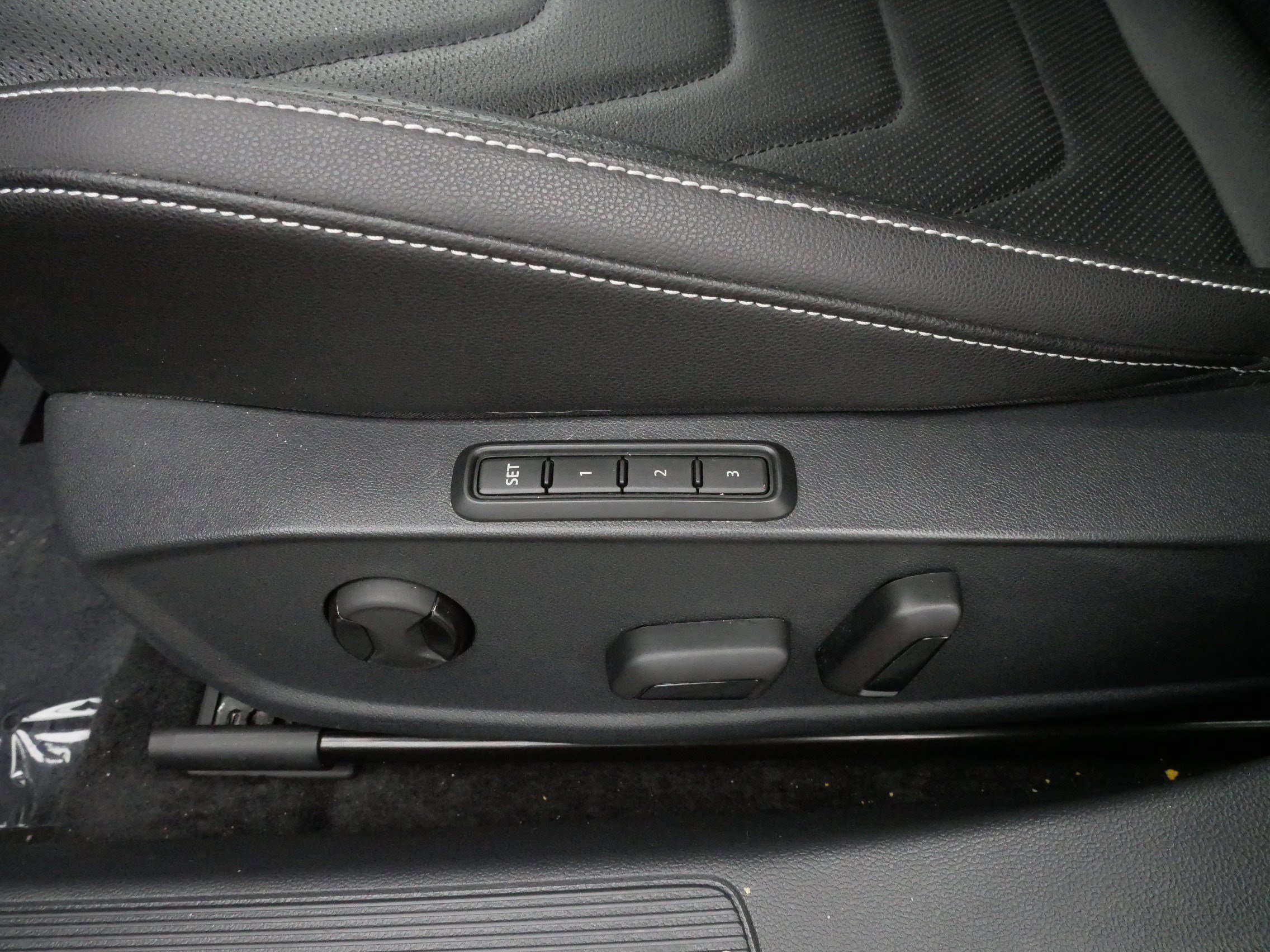 Certified 2024 Volkswagen Jetta SEL image 20