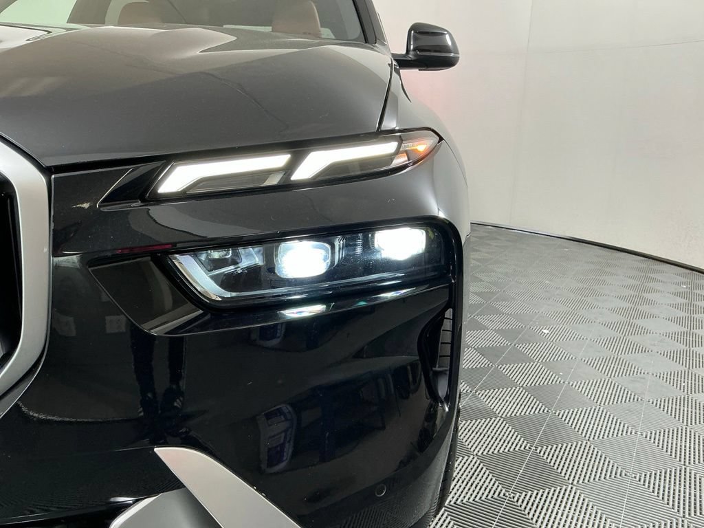 Certified 2024 BMW X7 xDrive40i w/ Premium Package AWD/4WD image 8