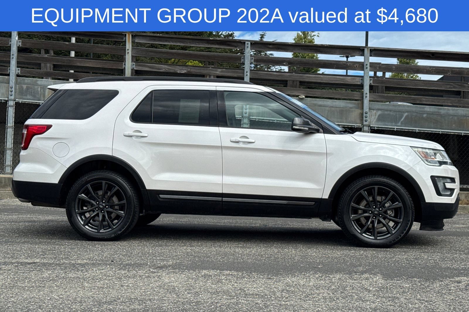 Used 2017 Ford Explorer XLT w/ Equipment Group 202A AWD/4WD image 3