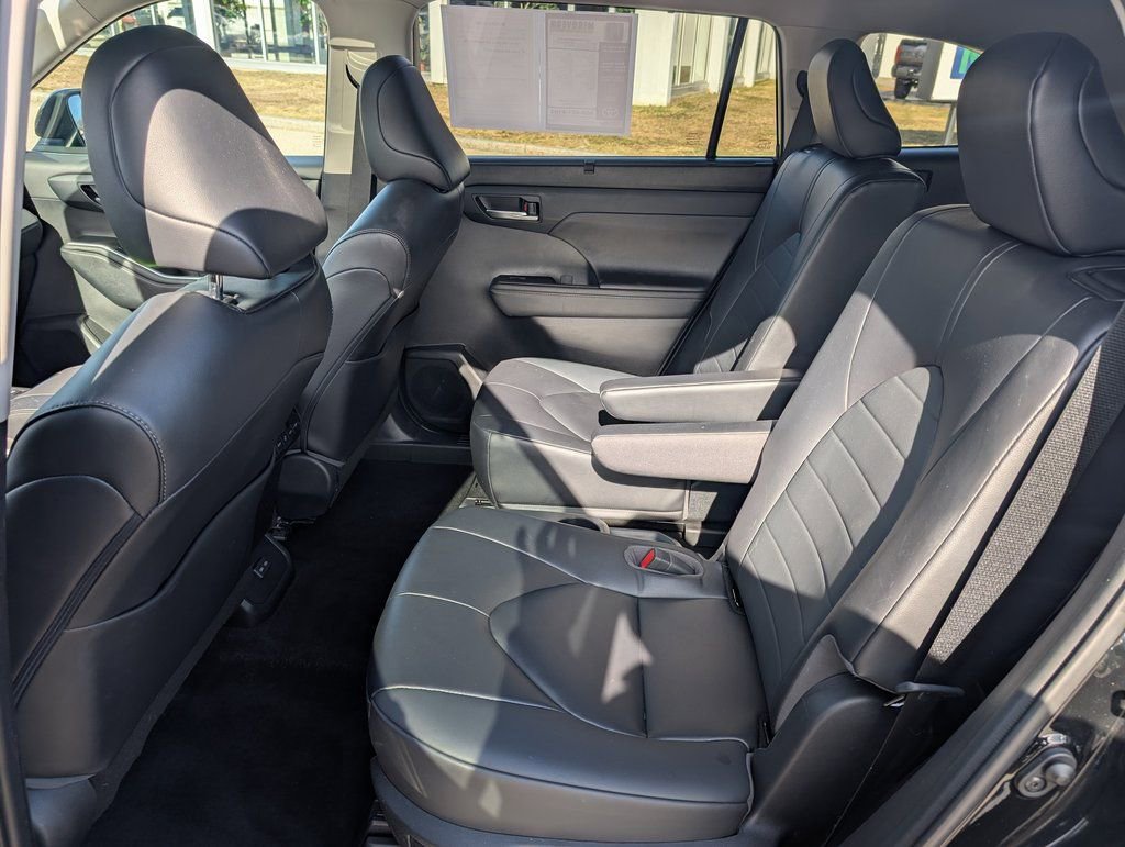 Used 2023 Toyota Highlander XLE image 21