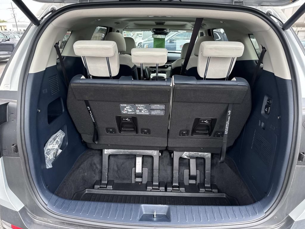 New 2025 Kia Carnival SX Prestige FWD image 12