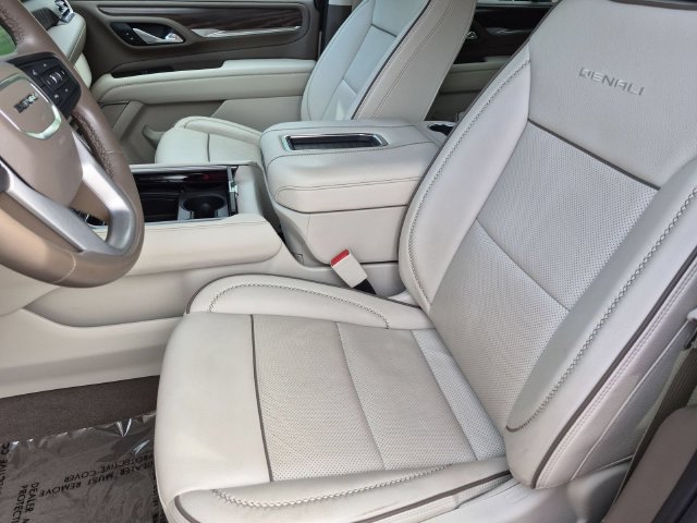 Used 2023 GMC Yukon Denali AWD/4WD image 19