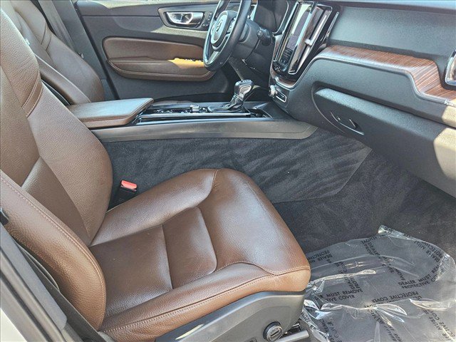 Used 2021 Volvo XC60 T5 Momentum FWD image 20