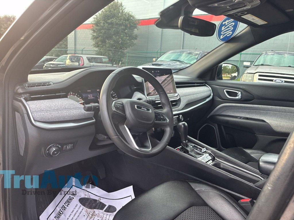Used 2024 Jeep Compass Latitude AWD/4WD image 25
