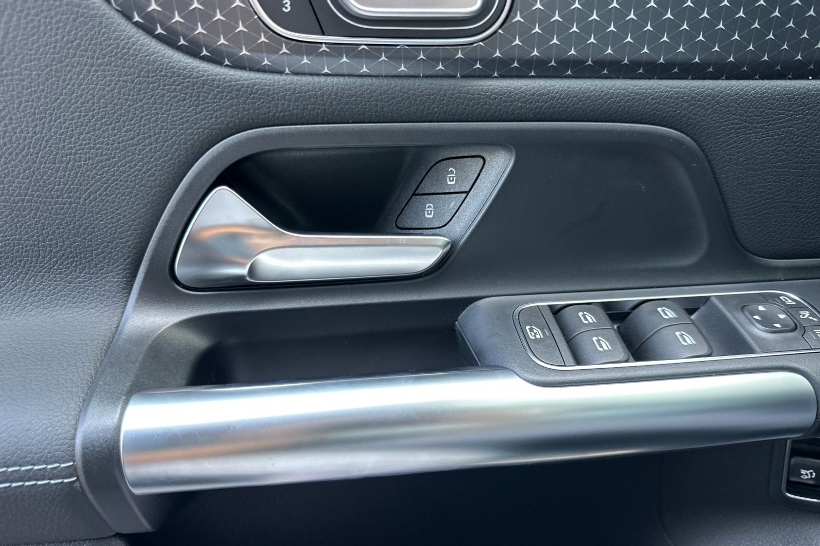 New 2025 Mercedes-Benz GLA 250 image 11