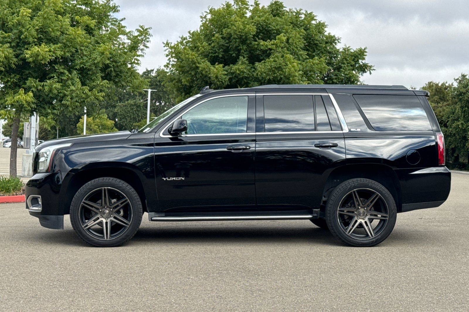 Used 2015 GMC Yukon SLE w/ Convenience Package AWD/4WD image 7