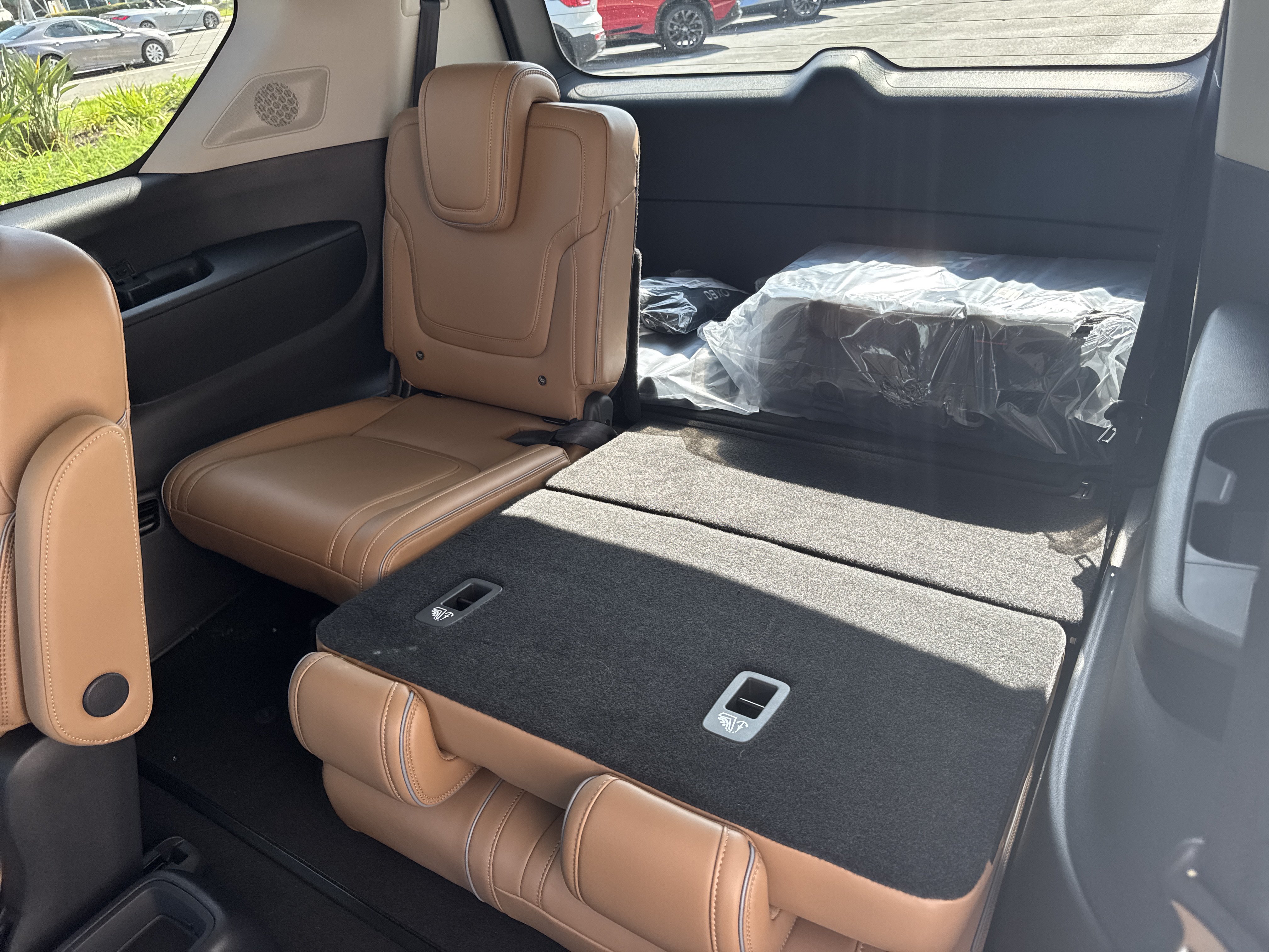 New 2027 INFINITI QX80 Luxe w/ Cargo Package RWD image 14