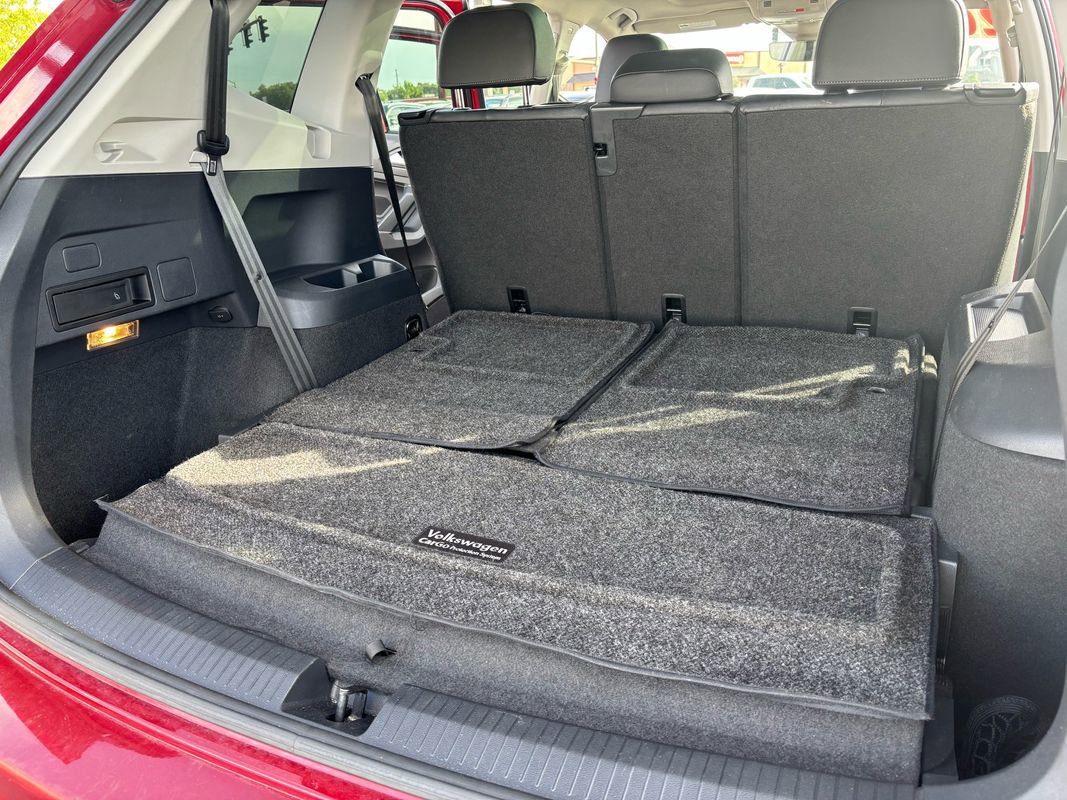 Used 2020 Volkswagen Tiguan SEL w/ 3rd Row Seat Package image 18
