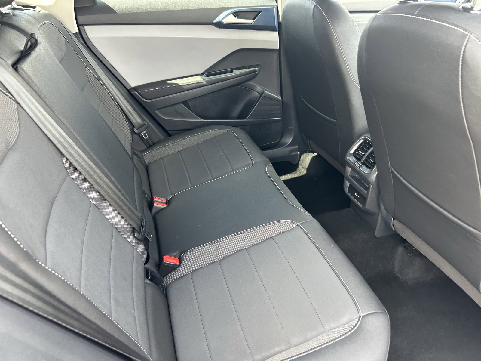 Used 2024 Volkswagen Taos SE image 14