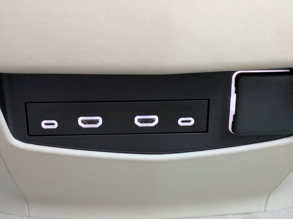 Certified 2024 Cadillac Escalade ESV Premium Luxury Platinum w/ Heavy-Duty Trailer Package image 16