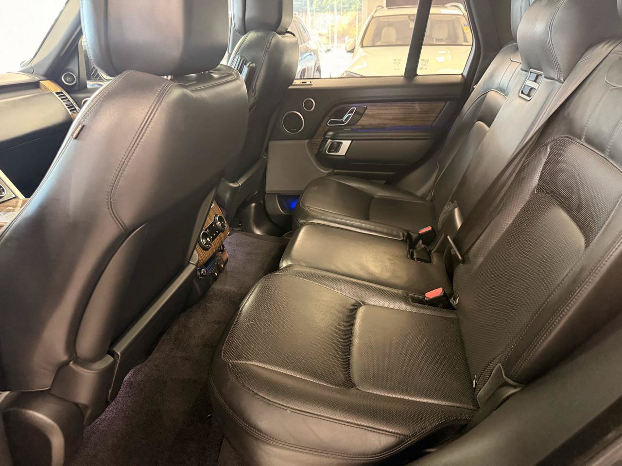 Used 2019 Land Rover Range Rover HSE AWD/4WD image 12