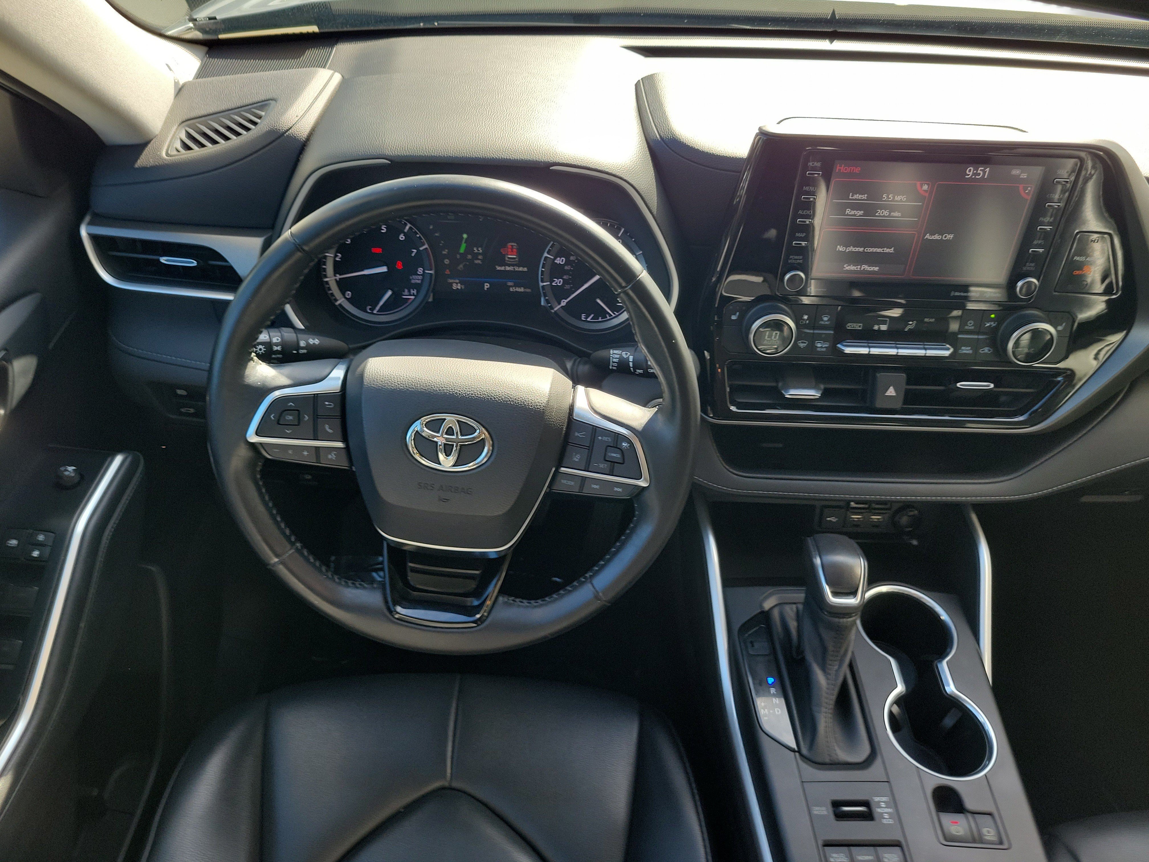 Used 2021 Toyota Highlander XLE AWD/4WD image 20