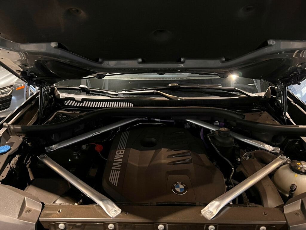 Used 2024 BMW X7 xDrive40i w/ M Sport Package image 9