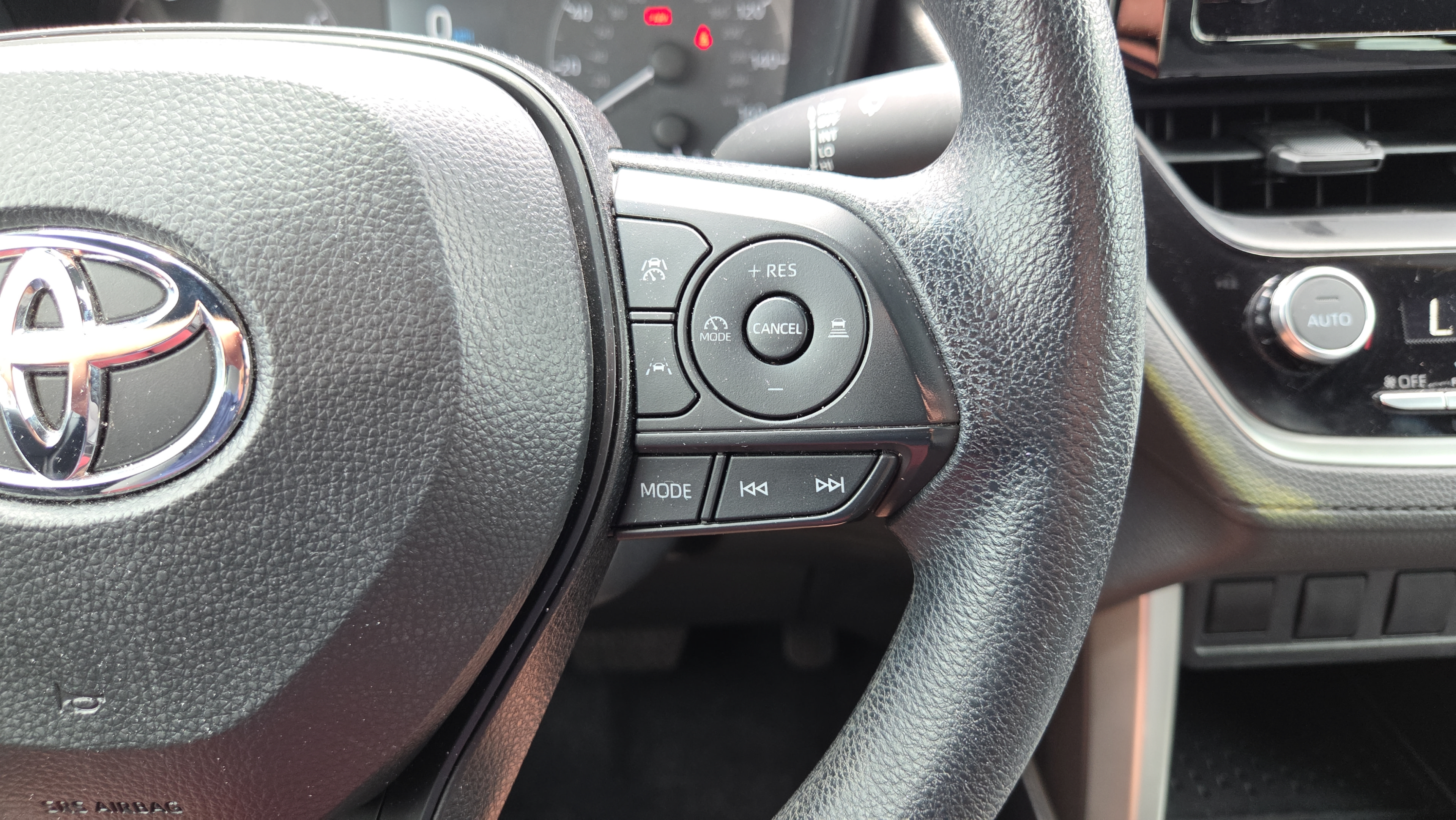 Used 2024 Toyota Corolla Cross AWD Hybrid image 25