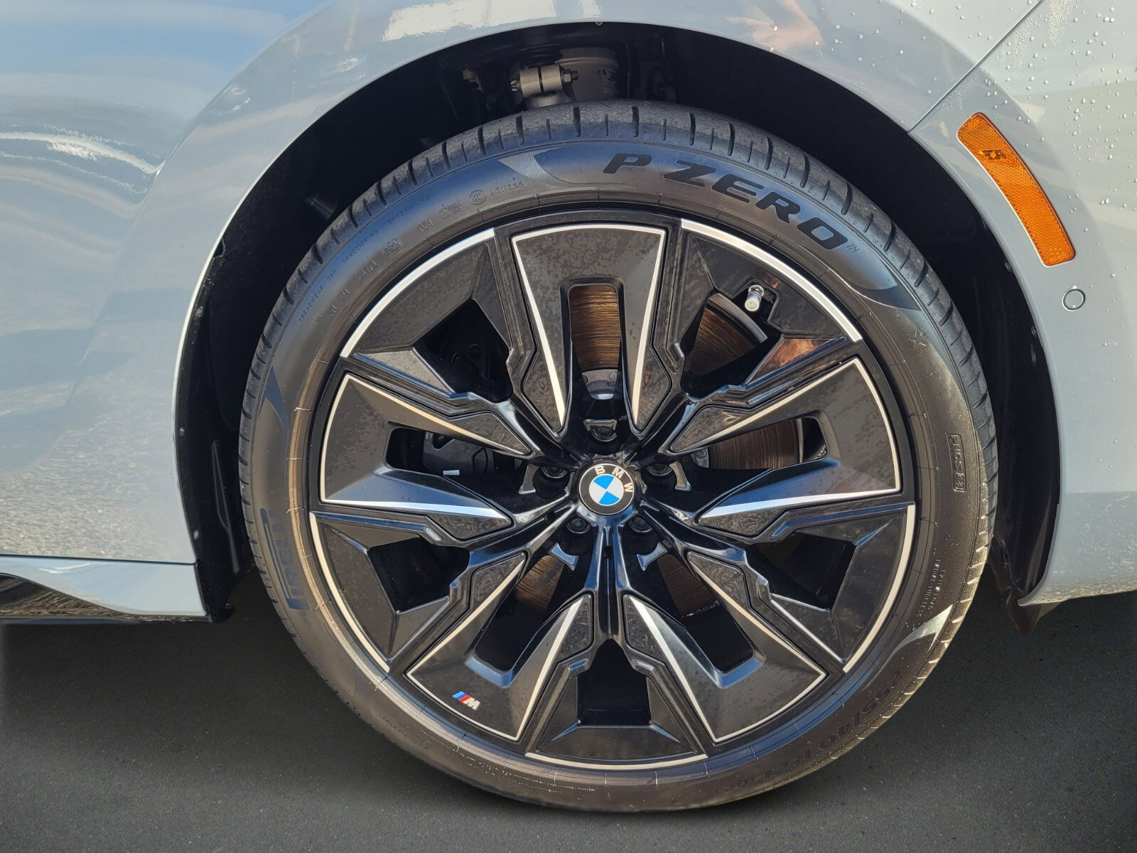 Used 2023 BMW 740i image 9