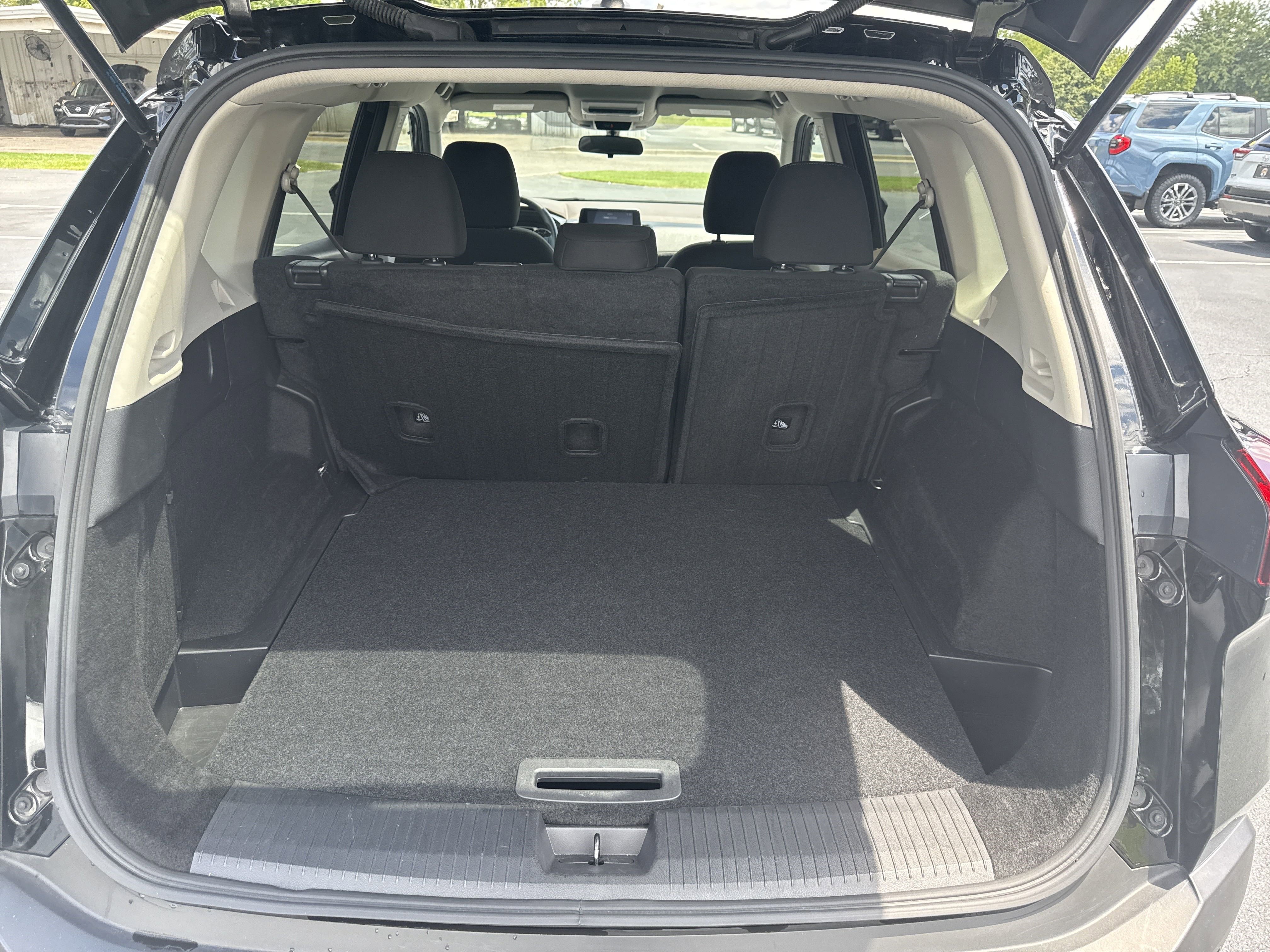 Used 2023 Nissan Rogue S image 27