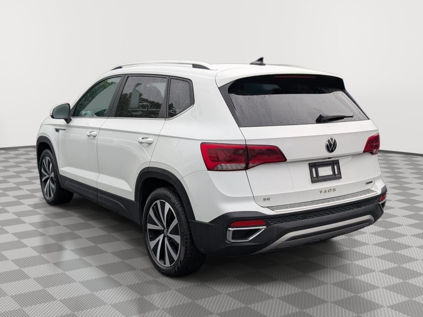 Used 2022 Volkswagen Taos SE w/ Panoramic Sunroof Package AWD/4WD image 3