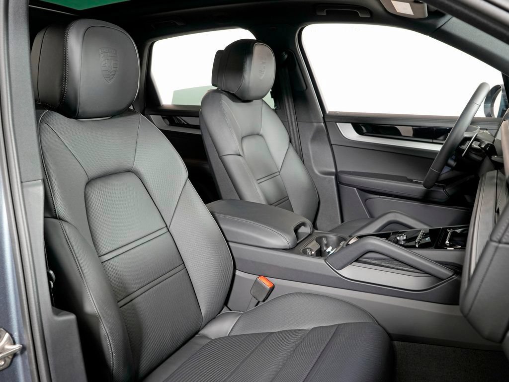 Certified 2026 Porsche Cayenne AWD/4WD image 37