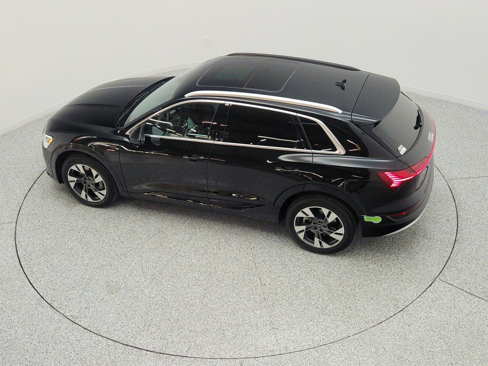 Used 2023 Audi e-tron Premium Plus w/ Premium Plus Package AWD/4WD image 29