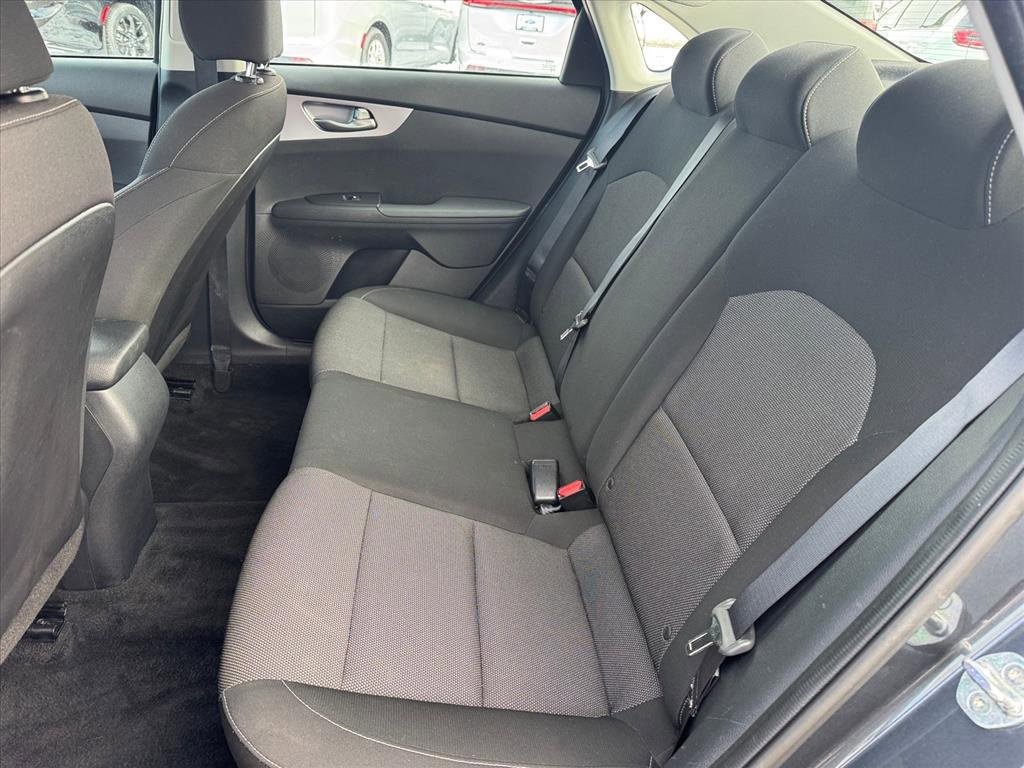 Used 2022 Kia Forte LXS image 9