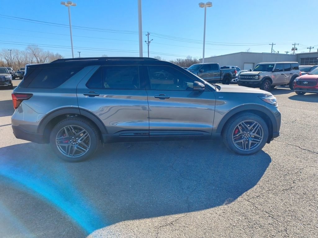 New 2026 Ford Explorer ST-Line w/ ST-Line Street Pack AWD/4WD image 6