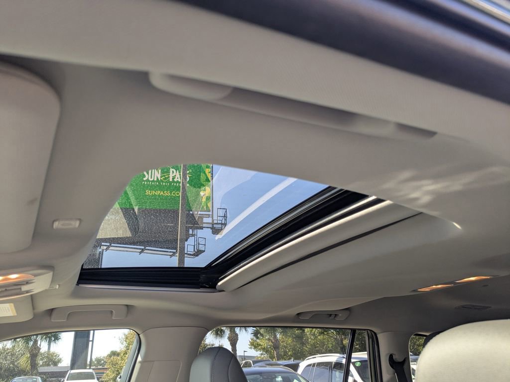 Used 2024 Toyota Highlander Limited image 8