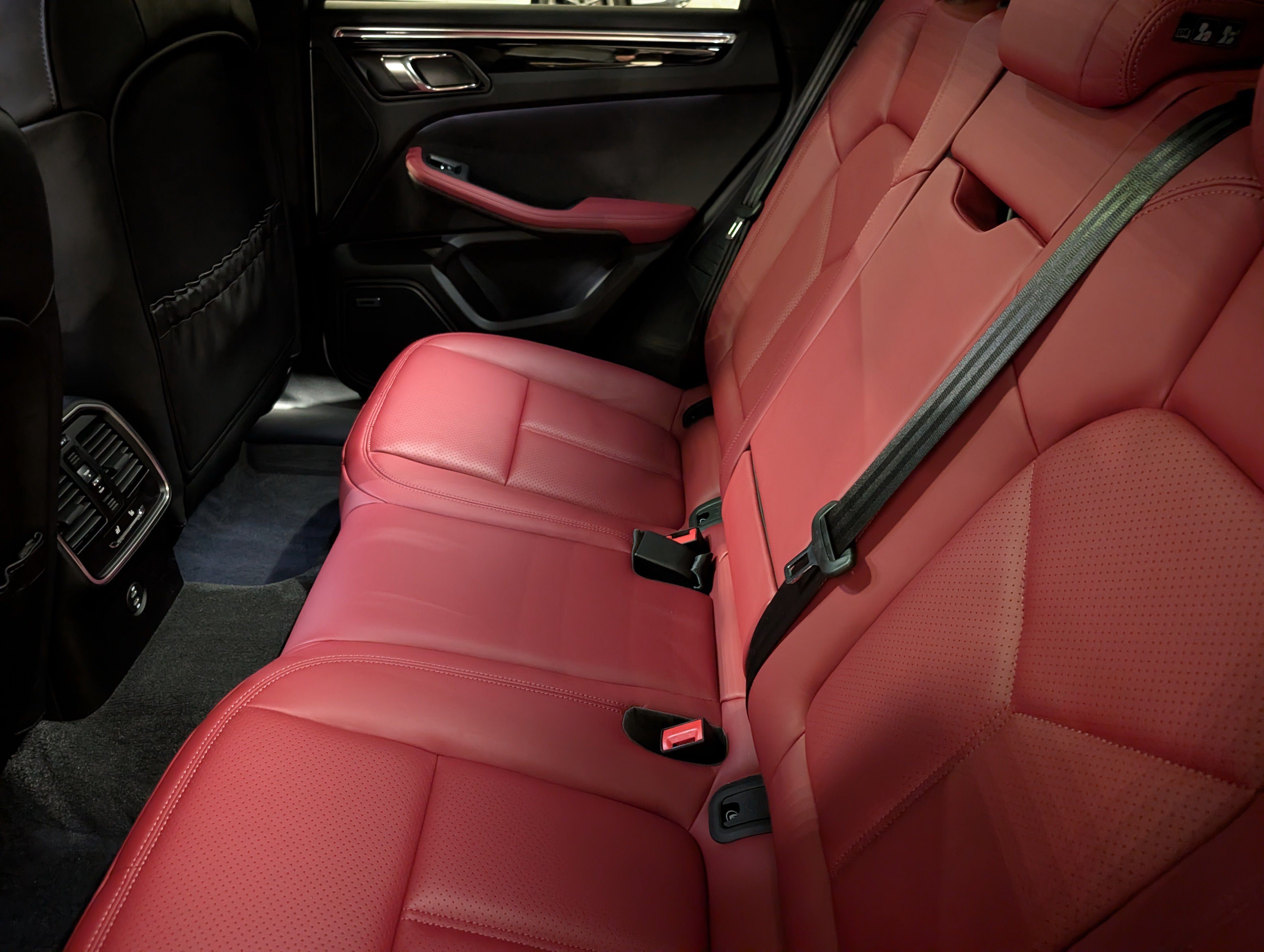 Certified 2025 Porsche Macan S AWD/4WD image 65