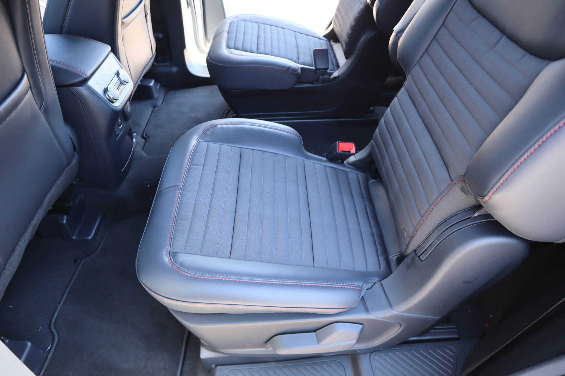 New 2027 Ford Explorer ST-Line w/ Premium Package AWD/4WD image 14