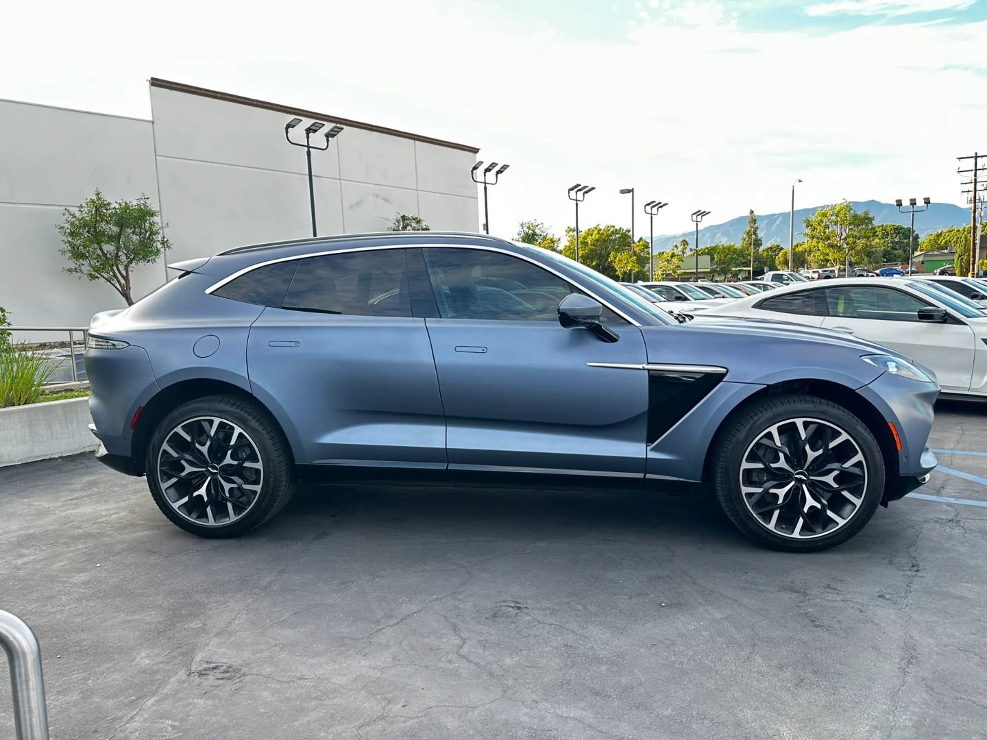 Used 2021 Aston Martin DBX AWD/4WD image 6