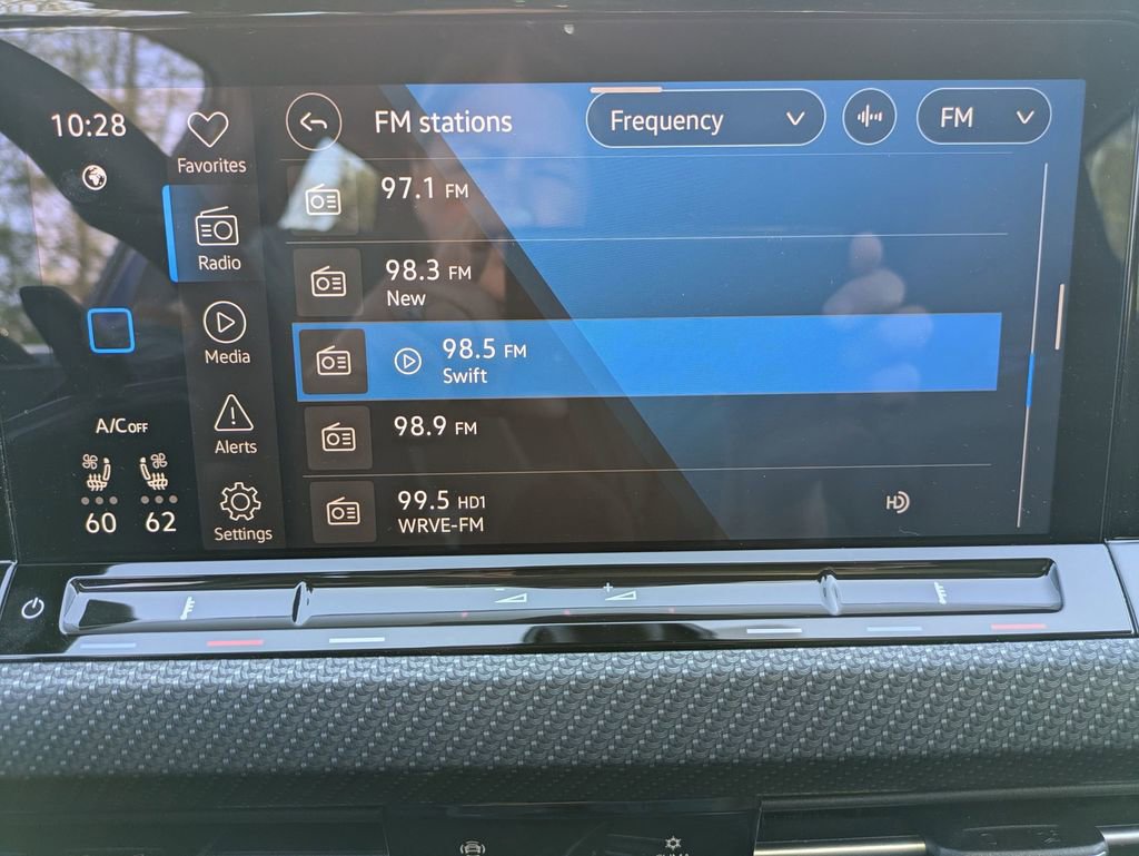 Used 2024 Volkswagen Golf R AWD/4WD image 23