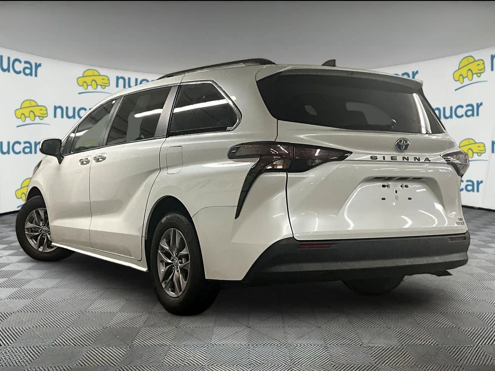Certified 2024 Toyota Sienna XLE image 4