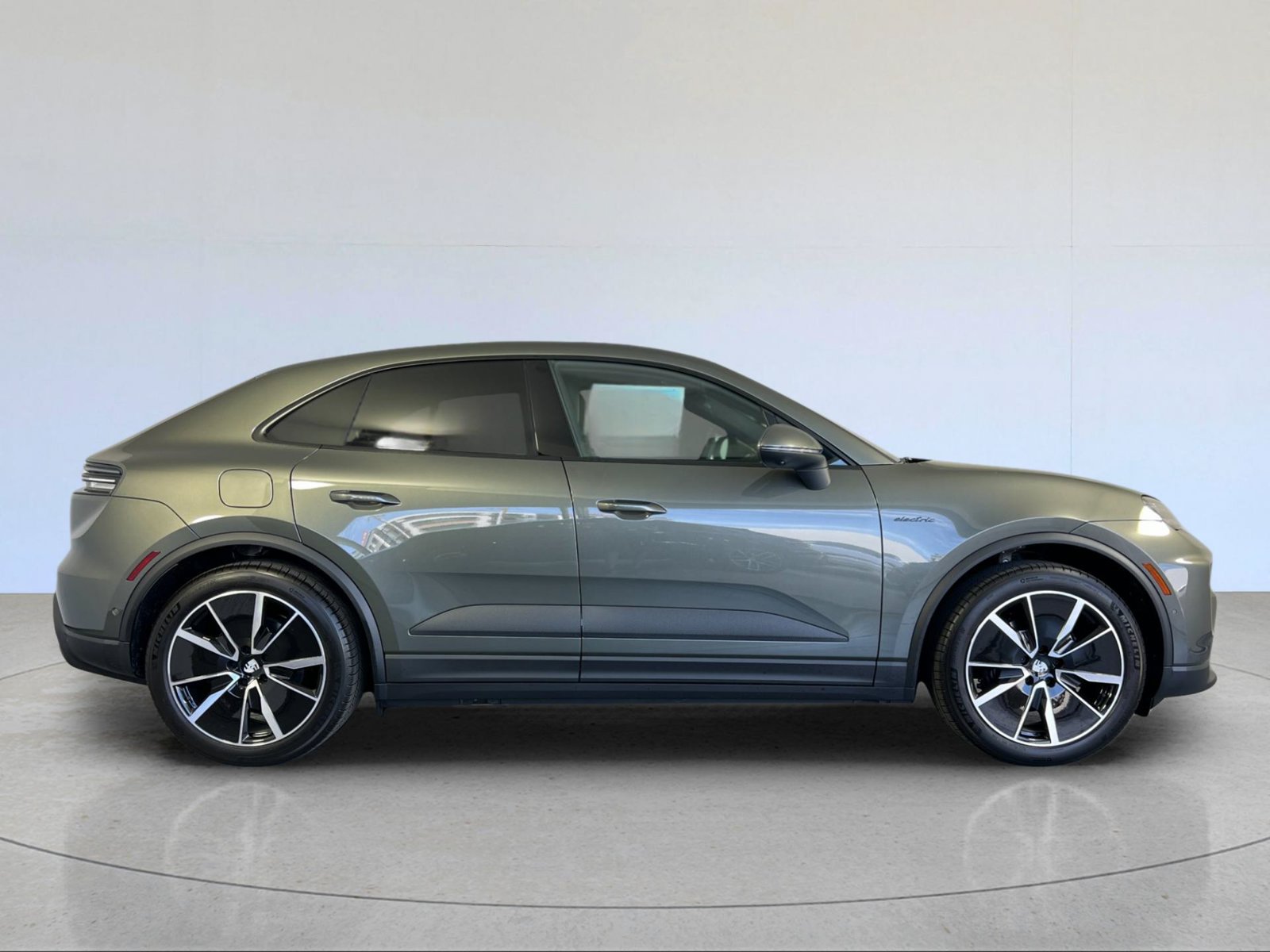 New 2026 Porsche Macan 4 Electric AWD/4WD image 9