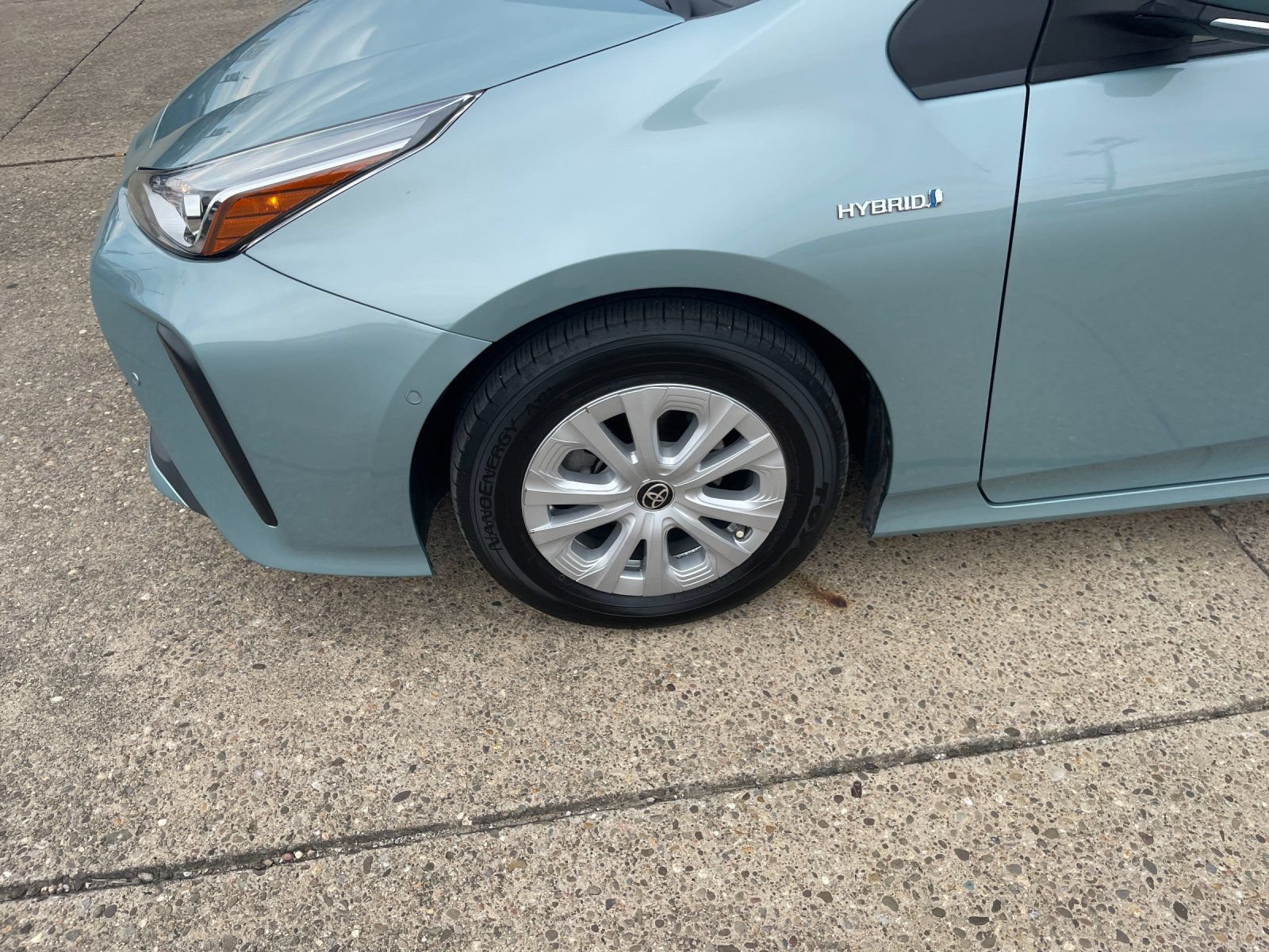 Used 2021 Toyota Prius LE FWD image 31