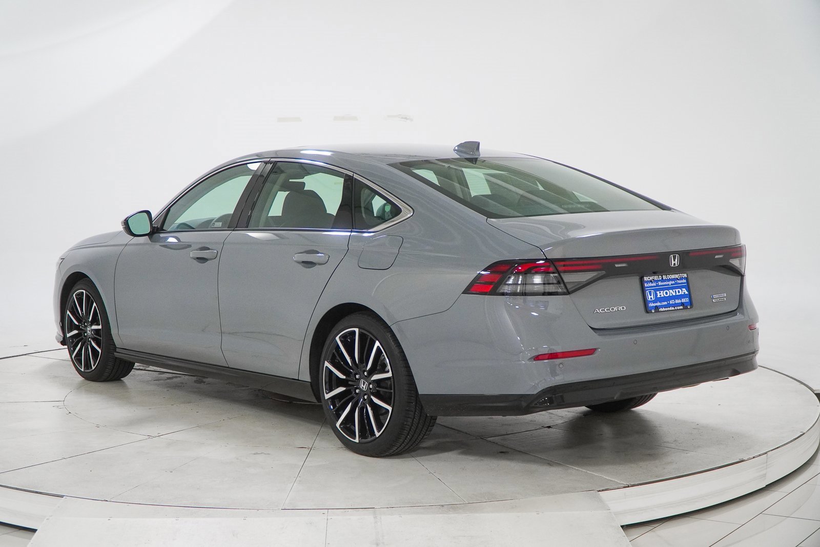 Used 2024 Honda Accord Touring image 7