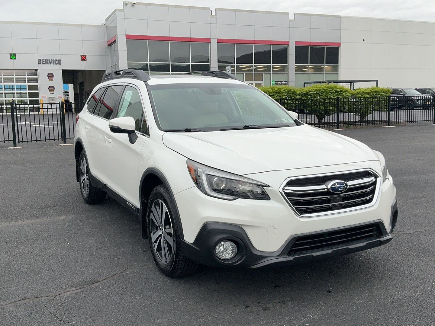 Used 2019 Subaru Outback 2.5i Limited AWD/4WD image 3