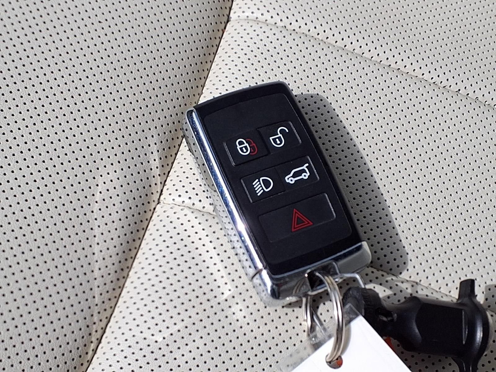 Used 2023 Land Rover Range Rover SE AWD/4WD image 25