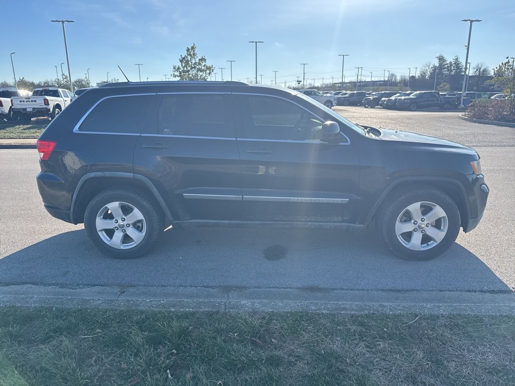Used 2011 Jeep Grand Cherokee Laredo image 4