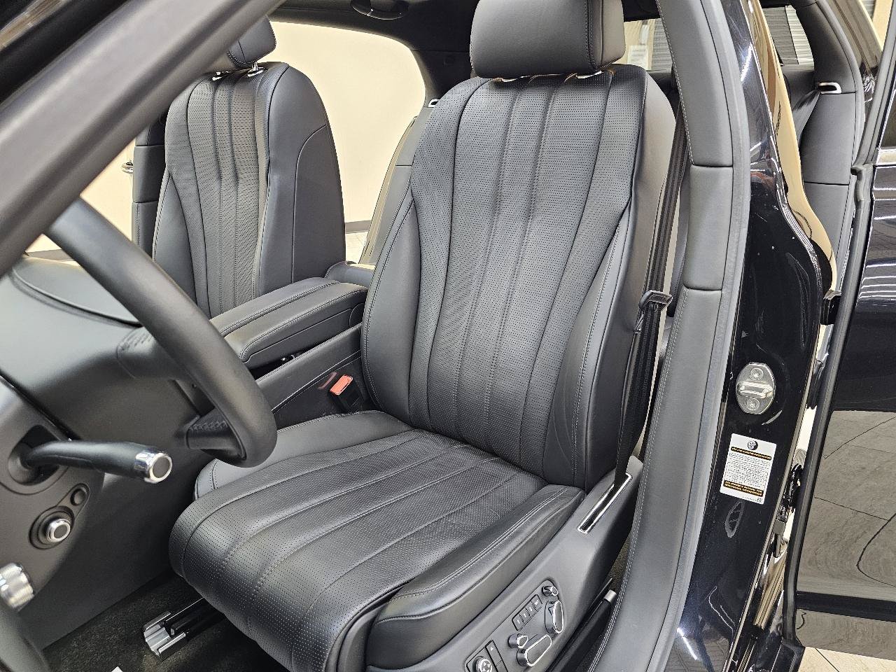 Used 2014 Bentley Flying Spur W12 AWD/4WD image 17