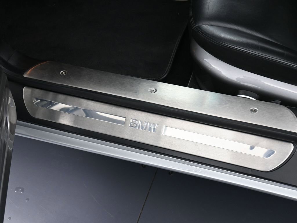 Used 2001 BMW Z8 RWD image 16