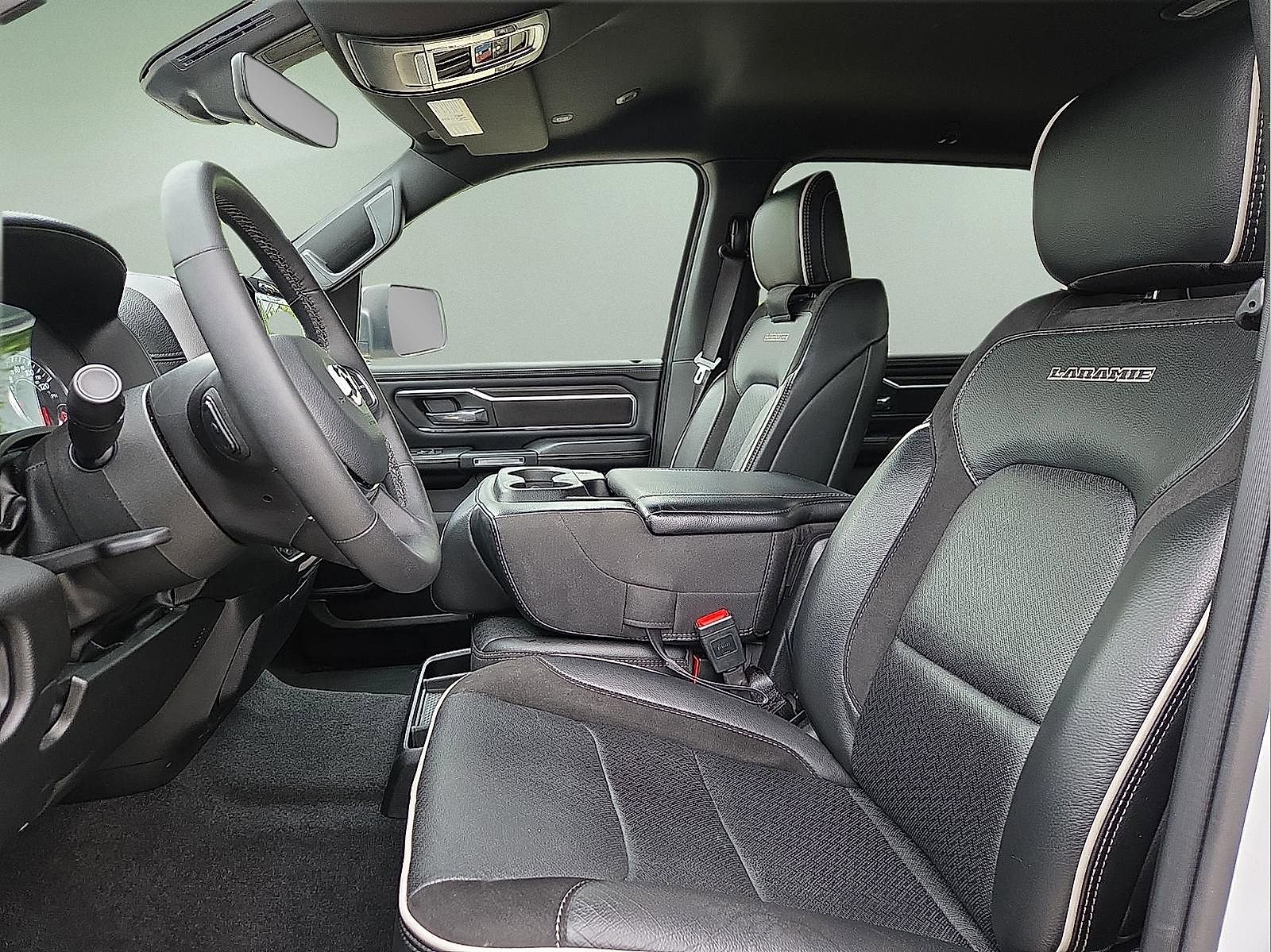 Used 2025 RAM 1500 Laramie AWD/4WD image 14