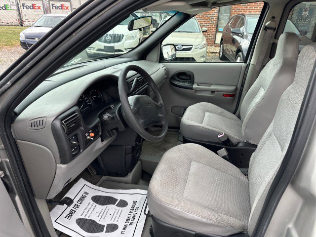 Used 2004 Chevrolet Venture Plus w/ Climate Package FWD image 15