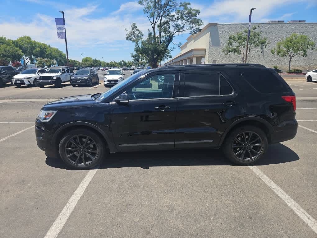 Certified 2018 Ford Explorer XLT w/ Equipment Group 202A FWD image 4