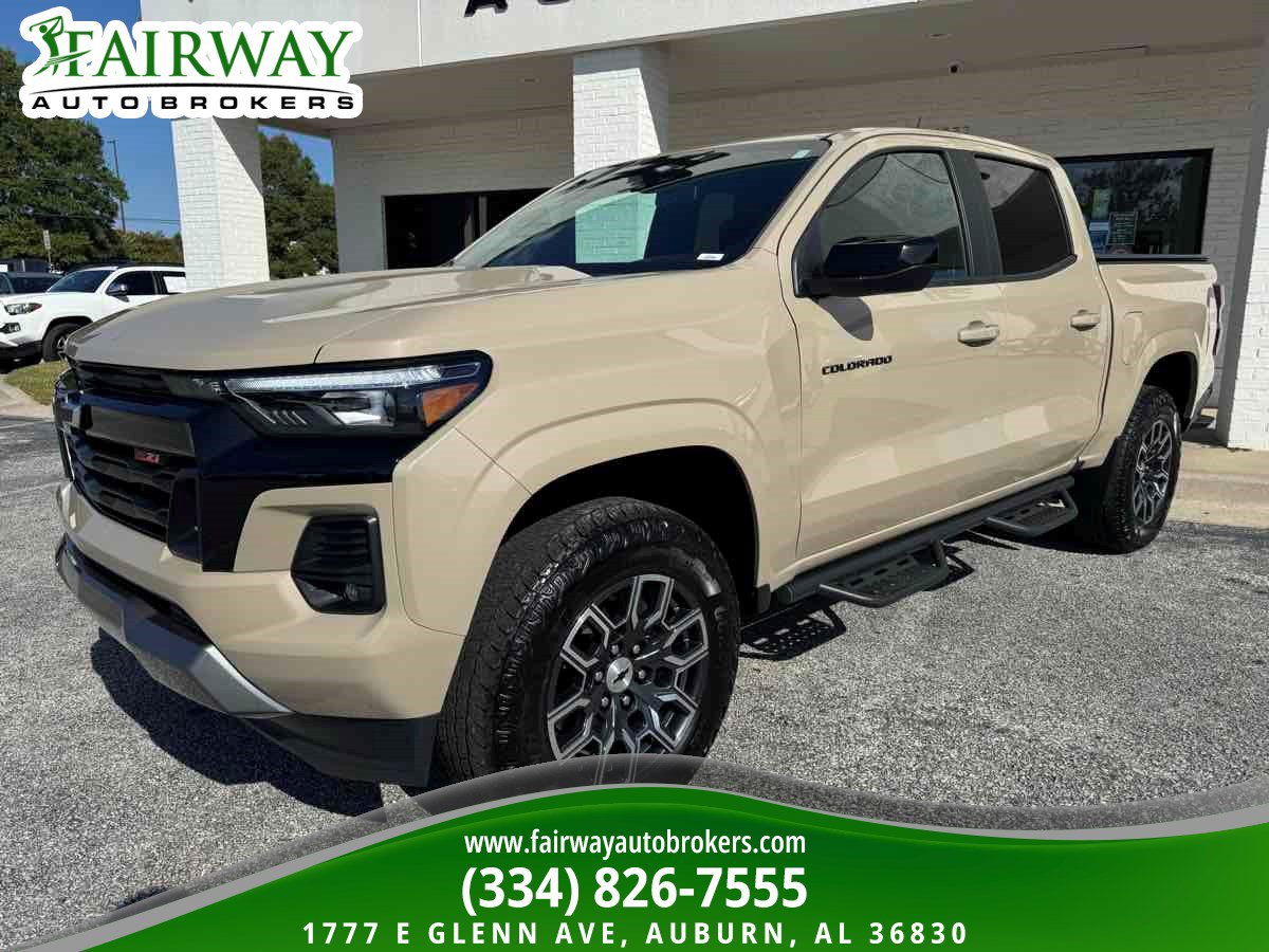 Used 2023 Chevrolet Colorado Z71 AWD/4WD image 2