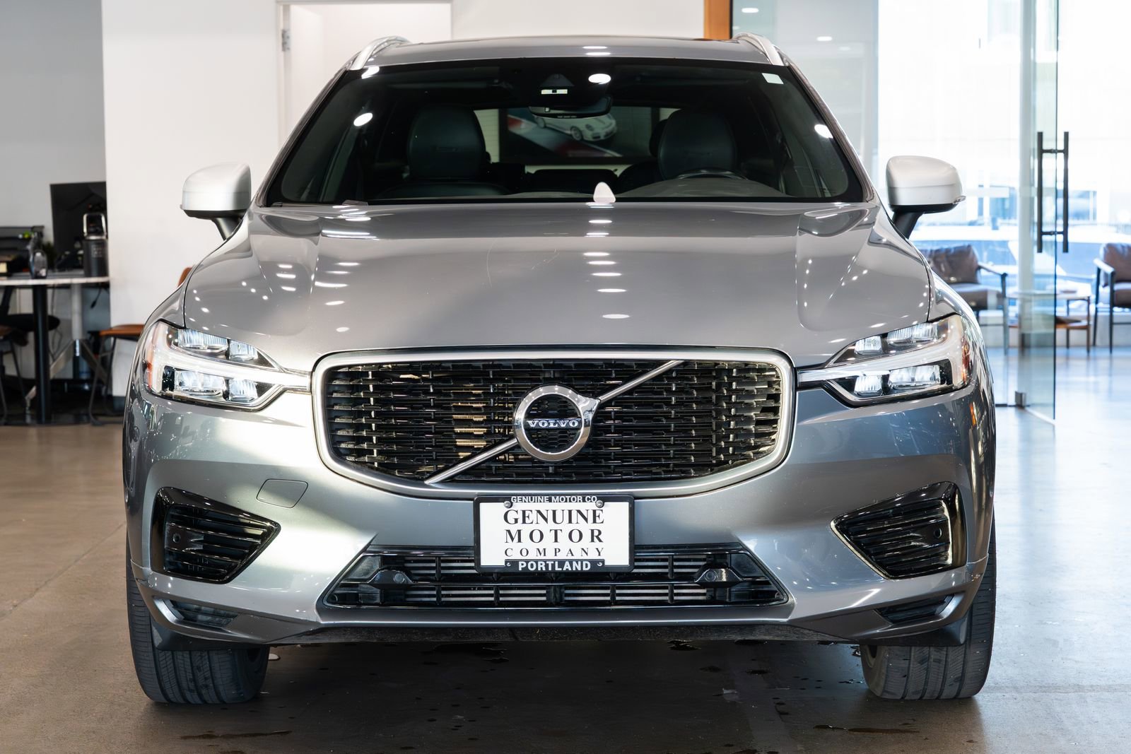 Used 2019 Volvo XC60 T8 R-Design AWD/4WD image 2