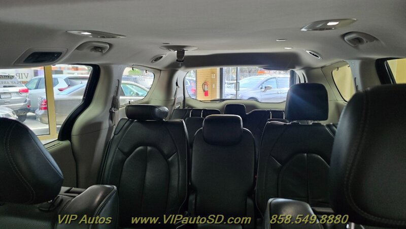 Used 2019 Chrysler Pacifica Limited image 15