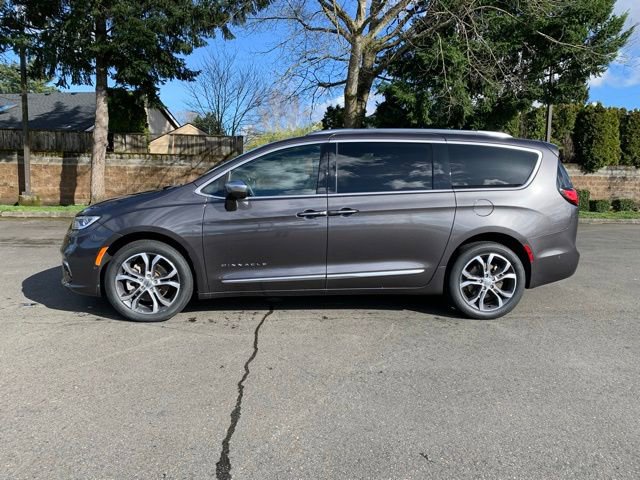 Used 2021 Chrysler Pacifica Pinnacle image 2