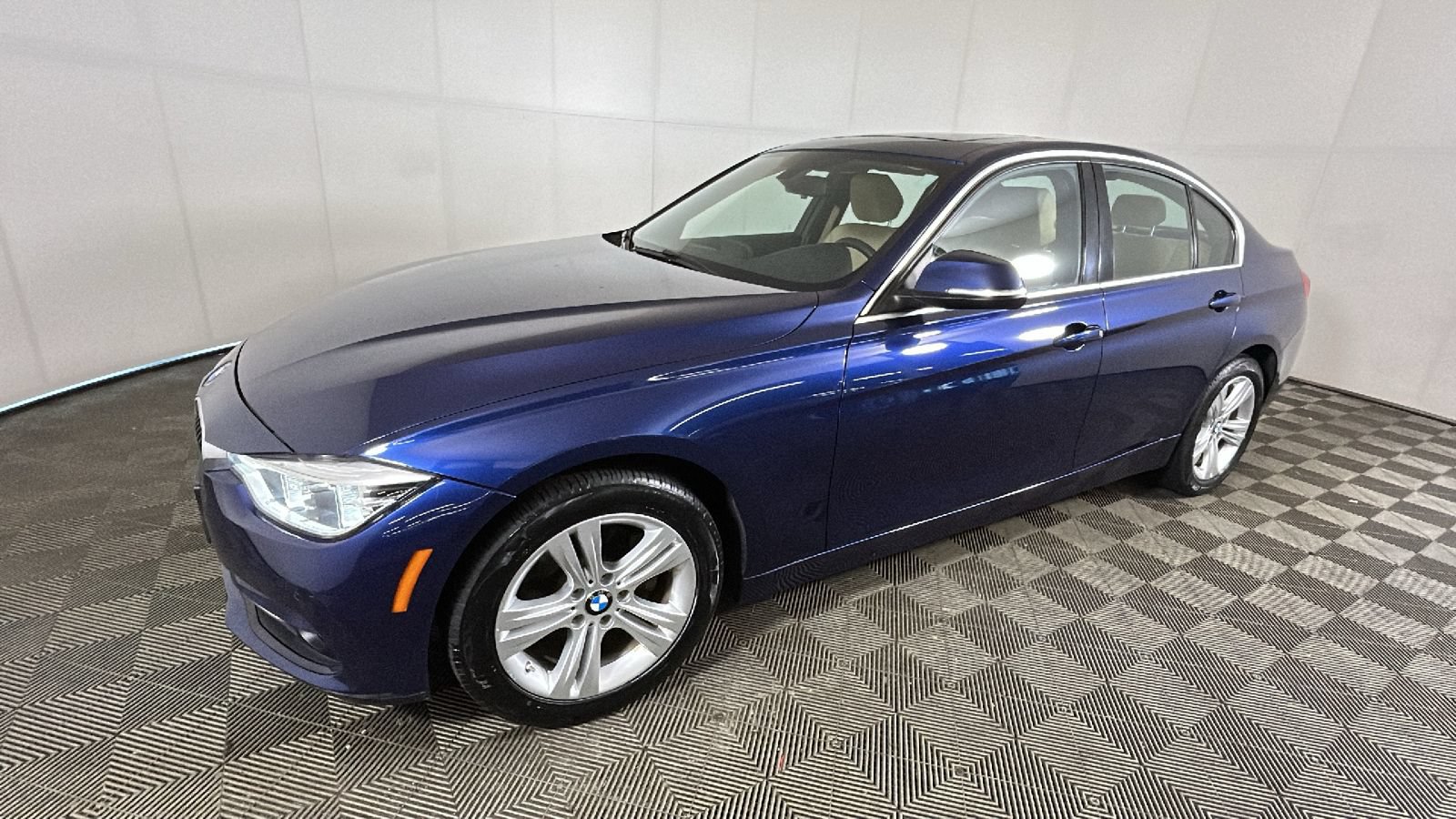 Used 2017 BMW 330i xDrive Sedan AWD/4WD image 8